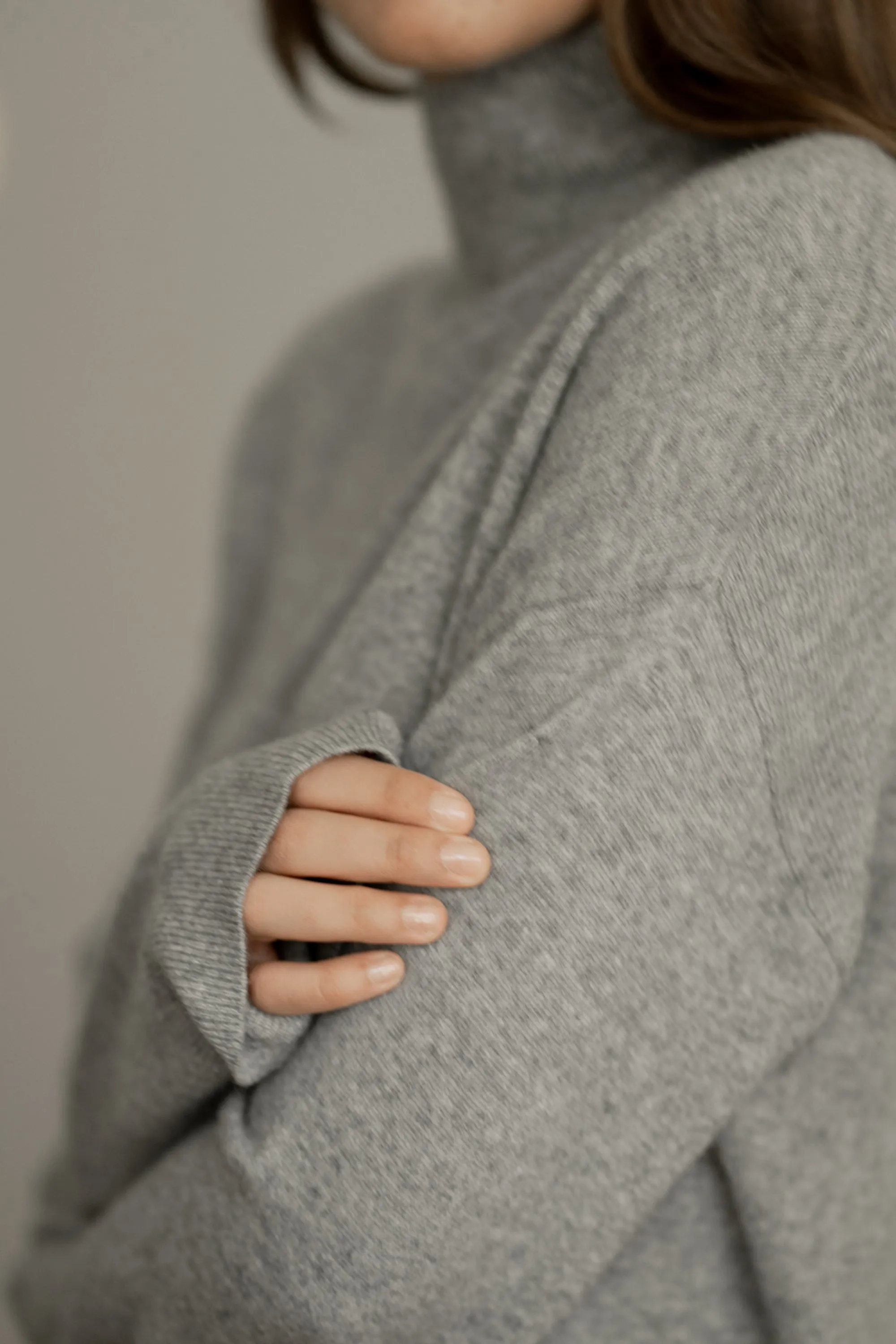 100% CASHMERE TURTLENECK SWEATER