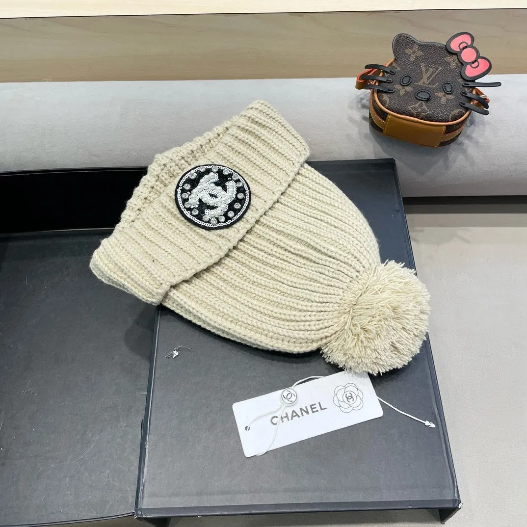 KNIT BEANIE HAT IN BEIGE WOOL 430242