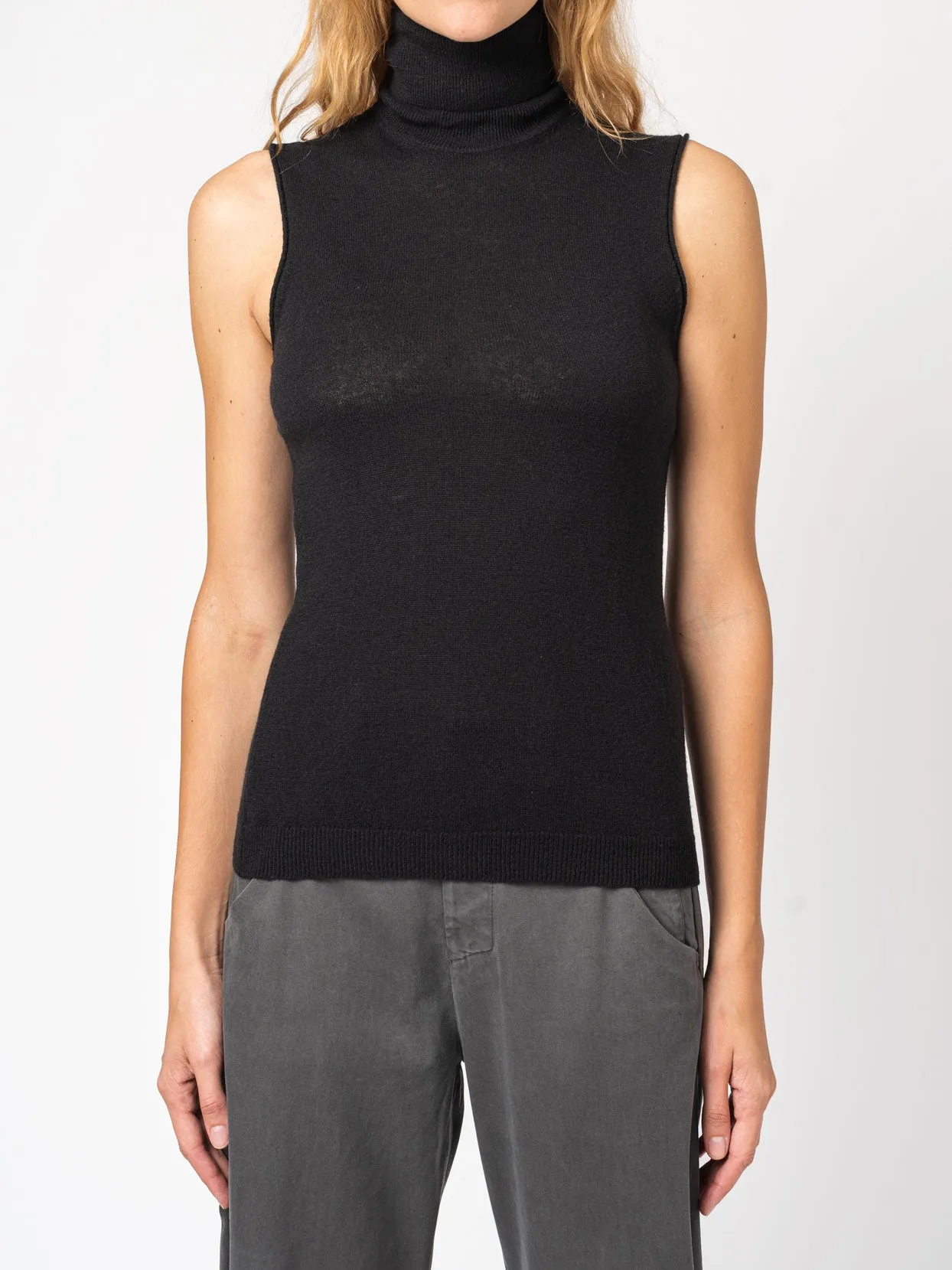 Sleeveless Turtleneck Knit